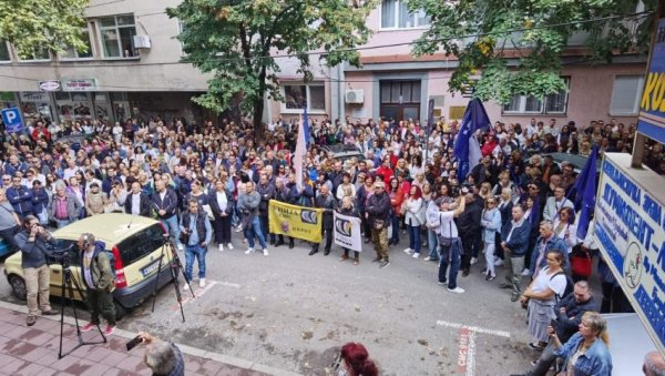 НАСТАВЉА СЕ ШТРАЈК ПРОСВЕТНИХ РАДНИКА: Часови скрећни у Војводини и Ваљеву НАСТАВЉА СЕ ШТРАЈК ПРОСВЕТНИХ РАДНИКА: Часови скрећни у Војводини и Ваљеву