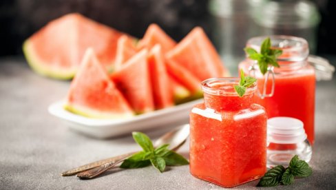 NAJLAKŠI RECEPT ZA DŽEM OD LUBENICE: Zasladite se ukusnim i slatkim namazom NAJLAKŠI RECEPT ZA DŽEM OD LUBENICE: Zasladite se ukusnim i slatkim namazom