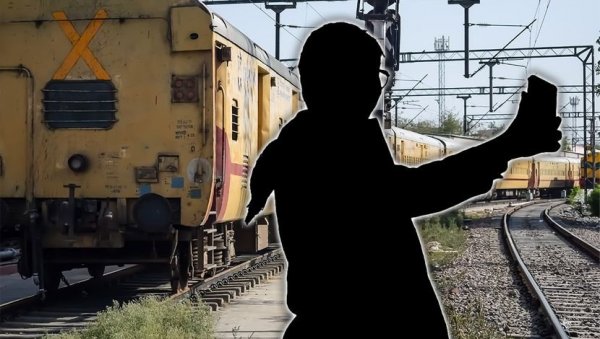 ДЕВОЈКА ХТЕЛА ДА СНИМИ ВИДЕО ЗА ТИК-ТОК, ПА СЕ НАГЕЛА КРОЗ ВРАТА ВОЗА: Права драма са последицама, због лајкова и кликова (ВИДЕО) ДЕВОЈКА ХТЕЛА ДА СНИМИ ВИДЕО ЗА ТИК-ТОК, ПА СЕ НАГЕЛА КРОЗ ВРАТА ВОЗА: Права драма са последицама, због лајкова и кликова (ВИДЕО)