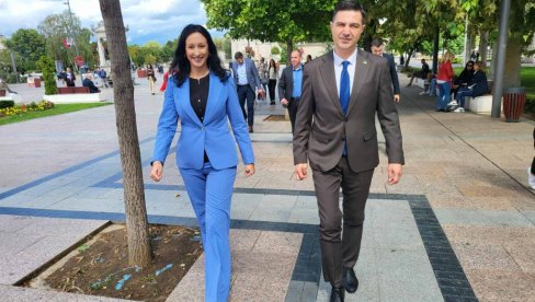 INTERVJU - JELENA ŽARIĆ KOVAČEVIĆ: Uštedeli građanima milione sati na šalterima INTERVJU - JELENA ŽARIĆ KOVAČEVIĆ: Uštedeli građanima milione sati na šalterima