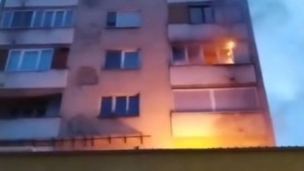 ВАТРА ГУТА СТАН У БОЉЕВЦУ, СЦЕНА КАО ИЗ ПАКЛА-ДИМ КУЉА: Пожар у стамбеној згради, објављен застрашујући снимак са лица места (ВИДЕО) ВАТРА ГУТА СТАН У БОЉЕВЦУ, СЦЕНА КАО ИЗ ПАКЛА-ДИМ КУЉА: Пожар у стамбеној згради, објављен застрашујући снимак са лица места (ВИДЕО)