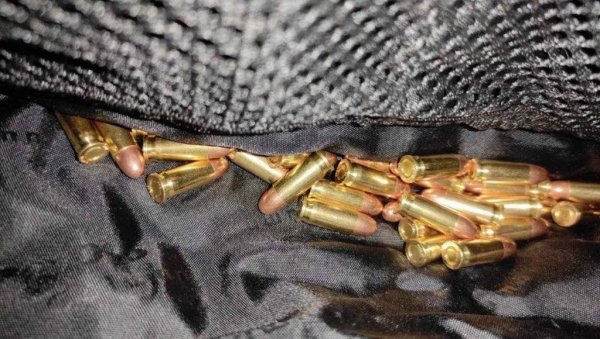 ДВЕ АКЦИЈЕ НА ПРЕЛАЗИМА ХОРГОШ И ПРЕШЕВО:Спречен покушај кријумчарења муниције и делова за оружје ДВЕ АКЦИЈЕ НА ПРЕЛАЗИМА ХОРГОШ И ПРЕШЕВО:Спречен покушај кријумчарења муниције и делова за оружје