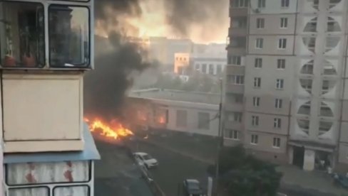 ZGRADE I VOZILA GORE: Pogledajte Belgorod nakon granatiranja (VIDEO) ZGRADE I VOZILA GORE: Pogledajte Belgorod nakon granatiranja (VIDEO)