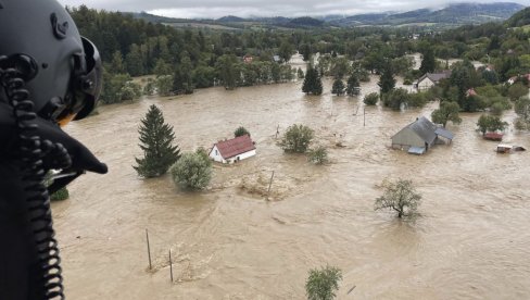 DRAMATIČNO I DALJE U EVROPI: U Poljskoj naređena evakuacija grada od 40.000 stanovnika - Italija u stanju uzbune (VIDEO) DRAMATIČNO I DALJE U EVROPI: U Poljskoj naređena evakuacija grada od 40.000 stanovnika - Italija u stanju uzbune (VIDEO)