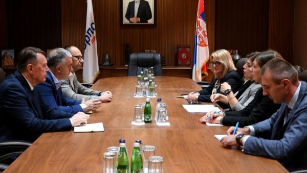 УКАЗАЛИ НА РЕПРЕСИЈУ ПРИШТИНСКОГ РЕЖИМА ПРЕМА СРБИМА: Представници Српске листе са шефицом УНМИК-а на КиМ УКАЗАЛИ НА РЕПРЕСИЈУ ПРИШТИНСКОГ РЕЖИМА ПРЕМА СРБИМА: Представници Српске листе са шефицом УНМИК-а на КиМ