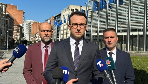 ПЕТКОВИЋ: Одлучно демантујем лажну приштинску вест о забрани одласка на изборе расељенима ПЕТКОВИЋ: Одлучно демантујем лажну приштинску вест о забрани одласка на изборе расељенима