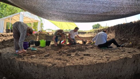 OTKRILI KUĆU OD DRVETA STARU 7.600 GODINA: Arheolozi na Svinjaričkoj čuki kod Lebana odgonetaju tajne zemljoradnika iz ranog neolita OTKRILI KUĆU OD DRVETA STARU 7.600 GODINA: Arheolozi na Svinjaričkoj čuki kod Lebana odgonetaju tajne zemljoradnika iz ranog neolita