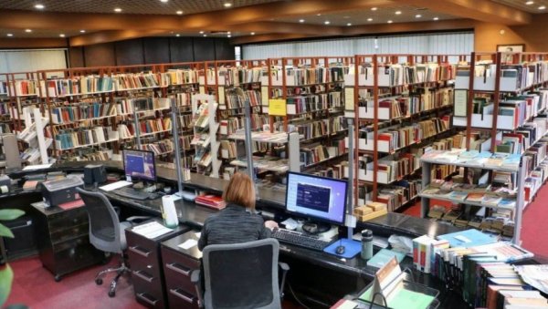 ЗАБРАЊЕНО ВИШЕ ОД 10.000 КЊИГА: Цензура у државним школама у САД ЗАБРАЊЕНО ВИШЕ ОД 10.000 КЊИГА: Цензура у државним школама у САД