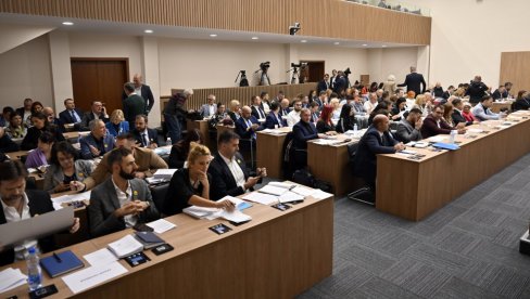 RASKIDAJU UGOVORE SA PRIVATNIM PREVOZNICIMA: Odbornici Skupštine Beograda u sredu će zasedati poslednji put ove godine RASKIDAJU UGOVORE SA PRIVATNIM PREVOZNICIMA: Odbornici Skupštine Beograda u sredu će zasedati poslednji put ove godine