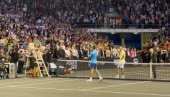 ĐOKOVIĆ NAPRAVIO ŠOU U SOFIJI: Nole zapevao sa navijačima dobro poznati hit (VIDEO) ĐOKOVIĆ NAPRAVIO ŠOU U SOFIJI: Nole zapevao sa navijačima dobro poznati hit (VIDEO)