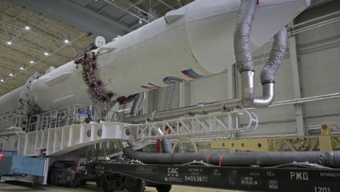 RUSIJA LANSIRALA RAKETU: Pogledajte trenutak lansiranja (VIDEO) RUSIJA LANSIRALA RAKETU: Pogledajte trenutak lansiranja (VIDEO)