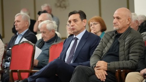 VULIN NA PROMOCIJI PAVKOVIĆEVE BIOGRAFIJE: NJegova haška robija je NATO osveta za herojski otpor VULIN NA PROMOCIJI PAVKOVIĆEVE BIOGRAFIJE: NJegova haška robija je NATO osveta za herojski otpor