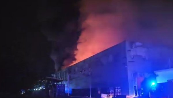 ВЕЛИКИ ПОЖАР У БАЊАЛУЦИ: Објављен и снимак ватрене стихије (ВИДЕО) ВЕЛИКИ ПОЖАР У БАЊАЛУЦИ: Објављен и снимак ватрене стихије (ВИДЕО)
