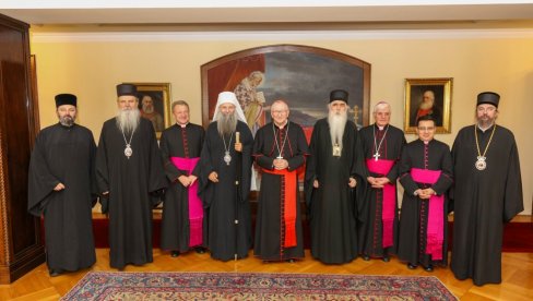 PATRIJARH PORFIRIJE RAZGOVARAO SA KARDINALOM PAROLINOM: Izrazio zahvalnost na stavu Svete stolice o KiM (FOTO) PATRIJARH PORFIRIJE RAZGOVARAO SA KARDINALOM PAROLINOM: Izrazio zahvalnost na stavu Svete stolice o KiM (FOTO)