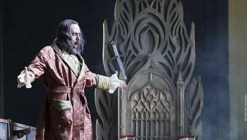 СИМОН БОКАНЕГРА НА ЗАГРЕБАЧКОМ ФЕСТИВАЛУ: Вердијева опера у извођењу Народног позоришта у Београду спушта завесу у ХНК СИМОН БОКАНЕГРА НА ЗАГРЕБАЧКОМ ФЕСТИВАЛУ: Вердијева опера у извођењу Народног позоришта у Београду спушта завесу у ХНК