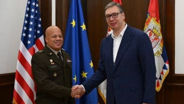 ВУЧИЋ СА ГЕНЕРАЛ-МАЈОРОМ ХАРИСОМ: Пренео сам забринутост због све теже ситуације Срба на КиМ, затражио сам јачу подршку САД ВУЧИЋ СА ГЕНЕРАЛ-МАЈОРОМ ХАРИСОМ: Пренео сам забринутост због све теже ситуације Срба на КиМ, затражио сам јачу подршку САД