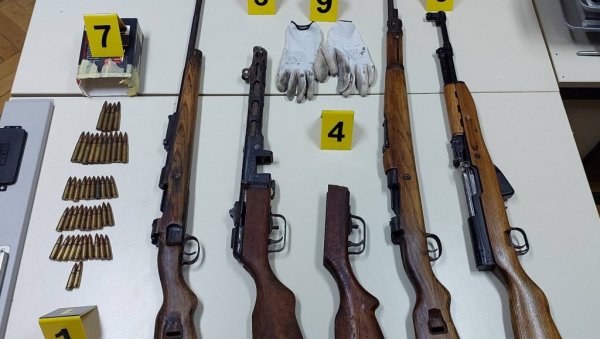 НАШЛИ ИМ АРСЕНАЛ ОРУЖЈА: Полиција ухапсила двојицу Невесињаца након покушаја крађе НАШЛИ ИМ АРСЕНАЛ ОРУЖЈА: Полиција ухапсила двојицу Невесињаца након покушаја крађе