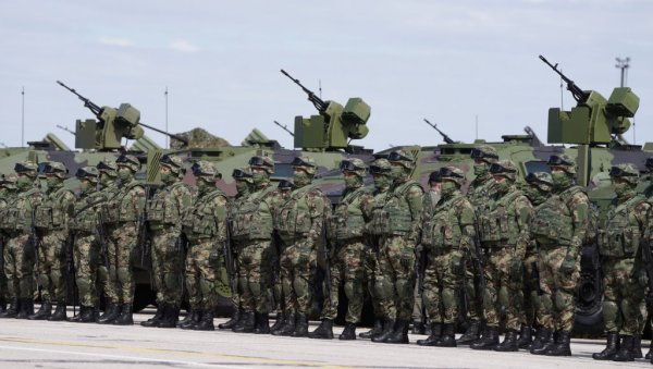 ОД ДРОНА КОМАРАЦ, ДО ПАНЦИРА, МИГОВА, МИЛОША И ОГЊА: Сви детаљи приказа наоружања Војске Србије на аеродрому у Батајници (ФОТО) ОД ДРОНА КОМАРАЦ, ДО ПАНЦИРА, МИГОВА, МИЛОША И ОГЊА: Сви детаљи приказа наоружања Војске Србије на аеродрому у Батајници (ФОТО)