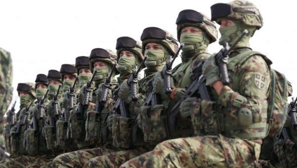 МИНИСТАР ГАШИЋ ЧЕСТИТАО ПРИПАДНИЦИМА ВОЈСКЕ СРБИЈЕ: Ви сте понос отаџбине МИНИСТАР ГАШИЋ ЧЕСТИТАО ПРИПАДНИЦИМА ВОЈСКЕ СРБИЈЕ: Ви сте понос отаџбине