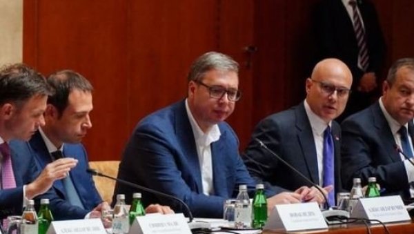 ВУЧИЋ СЕ ОГЛАСИО НАКОН СЕДНИЦЕ ВЛАДЕ: Ово су биле главне теме ВУЧИЋ СЕ ОГЛАСИО НАКОН СЕДНИЦЕ ВЛАДЕ: Ово су биле главне теме