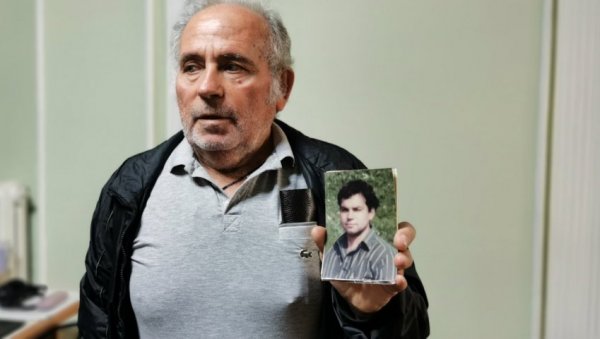 ОЦА ЗАДАВИЛИ СТОЛЊАКОМ, А СВЕТОМИРА ОДВЕЛИ: Будимир Mиленковић 25 година трага за братом којег су киднаповали Aлбанци на Kосову ОЦА ЗАДАВИЛИ СТОЛЊАКОМ, А СВЕТОМИРА ОДВЕЛИ: Будимир Mиленковић 25 година трага за братом којег су киднаповали Aлбанци на Kосову