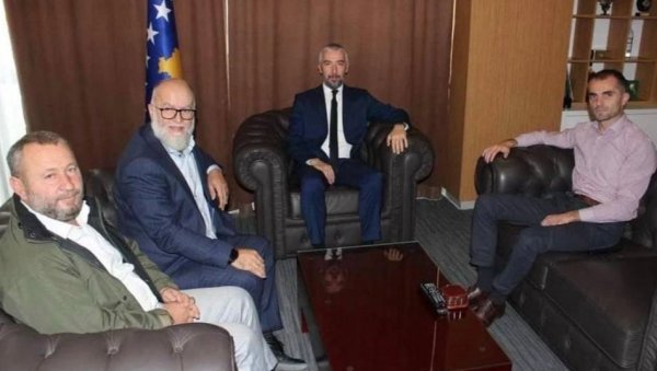 „Самоопредељење“ и исламисти зидају џамију у северном делу Косовске Митровице „Самоопредељење“ и исламисти зидају џамију у северном делу Косовске Митровице