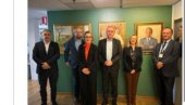 SRAMOTA: Skandalozno uvlačenje Zdravka Ponoša čim je video malo “sveta” (FOTO) SRAMOTA: Skandalozno uvlačenje Zdravka Ponoša čim je video malo “sveta” (FOTO)