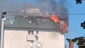 GORI POSLEDNJI SPRAT ZGRADE U POŽAREVCU: Vatra guta sve pred sobom (VIDEO) GORI POSLEDNJI SPRAT ZGRADE U POŽAREVCU: Vatra guta sve pred sobom (VIDEO)