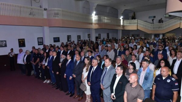 ТОПОЛА ПРОСЛАВИЛА ДАН ОПШТИНЕ И СЛАВУ : Уручене Повеље Рођења Пресвете Богородице ТОПОЛА ПРОСЛАВИЛА ДАН ОПШТИНЕ И СЛАВУ : Уручене Повеље Рођења Пресвете Богородице