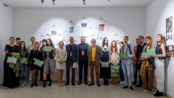 ЗАВРШНА ИЗЛОЖБА ЗА КРАЈ: У Требињу одржан кампус за фотографију и савремену уметност ЗАВРШНА ИЗЛОЖБА ЗА КРАЈ: У Требињу одржан кампус за фотографију и савремену уметност