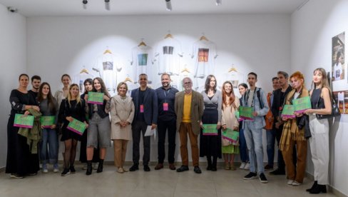 ZAVRŠNA IZLOŽBA ZA KRAJ: U Trebinju održan kampus za fotografiju i savremenu umetnost ZAVRŠNA IZLOŽBA ZA KRAJ: U Trebinju održan kampus za fotografiju i savremenu umetnost