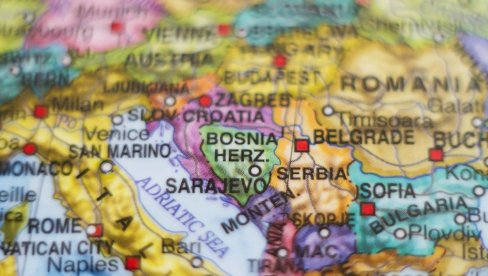 AMERIČKI PORTAL OBJAVIO MAPU: Ovo je moguća podela sveta na sfere uticaja Putina, Trampa i Sija AMERIČKI PORTAL OBJAVIO MAPU: Ovo je moguća podela sveta na sfere uticaja Putina, Trampa i Sija