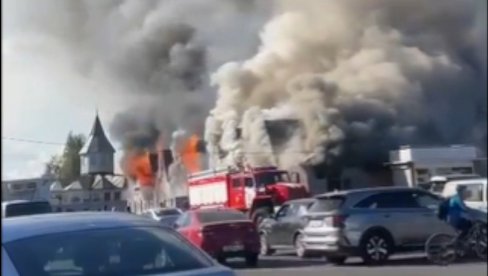 NEZAPAMĆENA EKSPLOZIJA PLINSKE BOCE: Vatrena stihija izbila u Moskvi nedaleko od železničke stanice (VIDEO) NEZAPAMĆENA EKSPLOZIJA PLINSKE BOCE: Vatrena stihija izbila u Moskvi nedaleko od železničke stanice (VIDEO)
