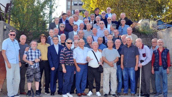 МОМЦИ ИЗ РАЈЛОВЦА НА ДУНАВСКОМ КЕЈУ: Окупљање 24. класе Ваздухопловно-техничке школе поводом 50 година од завршетка школовања МОМЦИ ИЗ РАЈЛОВЦА НА ДУНАВСКОМ КЕЈУ: Окупљање 24. класе Ваздухопловно-техничке школе поводом 50 година од завршетка школовања