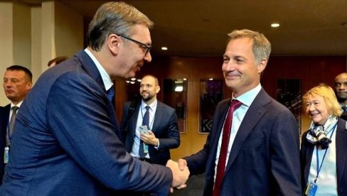KRATKA I SADRŽAJNA RAZMENA MIŠLJENJA: Vučić razgovarao sa de Kroom pred početak Samita o budućnosti (FOTO) KRATKA I SADRŽAJNA RAZMENA MIŠLJENJA: Vučić razgovarao sa de Kroom pred početak Samita o budućnosti (FOTO)