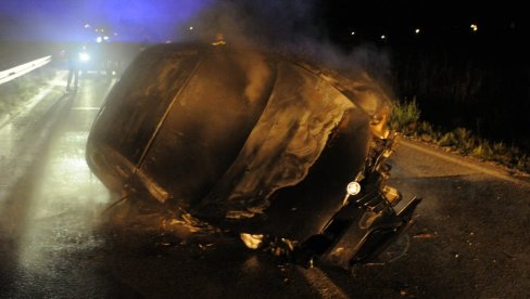 ŠESTORO POVREĐENIH, „ALFA“ POTPUNO IZGORELA: Saobraćajna nesreća tri automobila, na putu Kraljevo-Kragujevac (FOTO) ŠESTORO POVREĐENIH, „ALFA“ POTPUNO IZGORELA: Saobraćajna nesreća tri automobila, na putu Kraljevo-Kragujevac (FOTO)