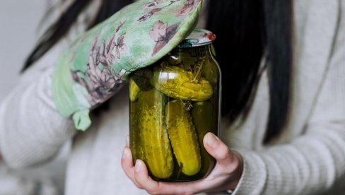 NE MORA DA BUDE KOMPLIKOVANO: Pet trikova da lako otvorite poklopac na tegli NE MORA DA BUDE KOMPLIKOVANO: Pet trikova da lako otvorite poklopac na tegli