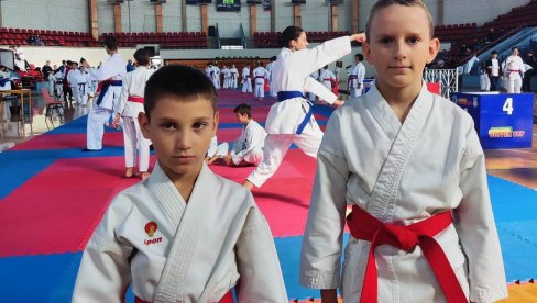 DEČACI „CRNICE“ ZA PONOS: Srebro za najmlađe karatiste iz Paraćina DEČACI „CRNICE“ ZA PONOS: Srebro za najmlađe karatiste iz Paraćina