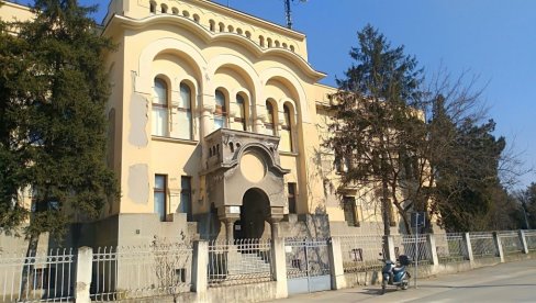 ПОЖАРЕВАЧКА ЛОКАЛНА САМОУПРАВА ОБНАВЉА ОБЈЕКАТ КУПЉЕН ЈОШ 2015. Војни одсек у Шећерани ПОЖАРЕВАЧКА ЛОКАЛНА САМОУПРАВА ОБНАВЉА ОБЈЕКАТ КУПЉЕН ЈОШ 2015. Војни одсек у Шећерани