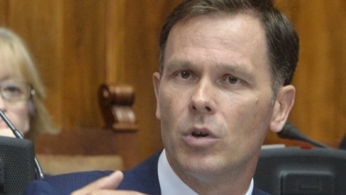 МАЛИ О НАПАДУ НА КУЋУ МИЛОША ВУЧЕВИЋА: Згрожен сам деловањем блокадера МАЛИ О НАПАДУ НА КУЋУ МИЛОША ВУЧЕВИЋА: Згрожен сам деловањем блокадера