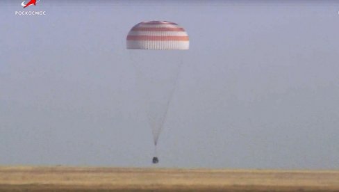 POVRATAK SOJUZA MS-25: Ruska svemirska kapsula sletela na Zemlju sa trojicom astronauta POVRATAK SOJUZA MS-25: Ruska svemirska kapsula sletela na Zemlju sa trojicom astronauta