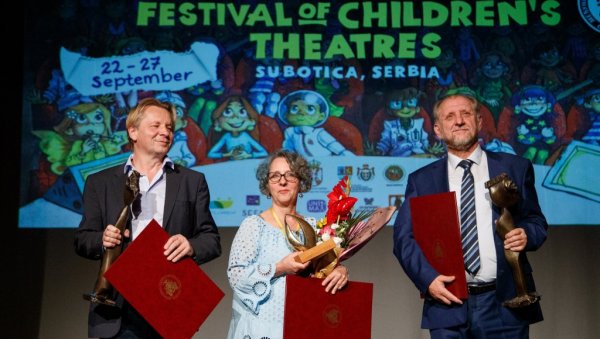 ПОЧЕО ПРАЗНИК ТЕАТРА ЗА НАЈМЛАЂЕ: У Суботици почео 31. Међународни фестивал позоришта за децу ПОЧЕО ПРАЗНИК ТЕАТРА ЗА НАЈМЛАЂЕ: У Суботици почео 31. Међународни фестивал позоришта за децу