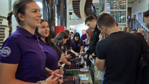 SVEČANO NA MAŠINSKOM FAKULTETU: Dočekana najbrojnija generacija brucoša na Mašincu SVEČANO NA MAŠINSKOM FAKULTETU: Dočekana najbrojnija generacija brucoša na Mašincu