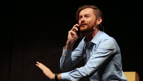 ГУРНУО МИ РУКУ НА ЊЕГОВО МЕЂУНОЖЈЕ Исповест жртве глумца: Ставио ми је прст на уста да ћутим ГУРНУО МИ РУКУ НА ЊЕГОВО МЕЂУНОЖЈЕ Исповест жртве глумца: Ставио ми је прст на уста да ћутим