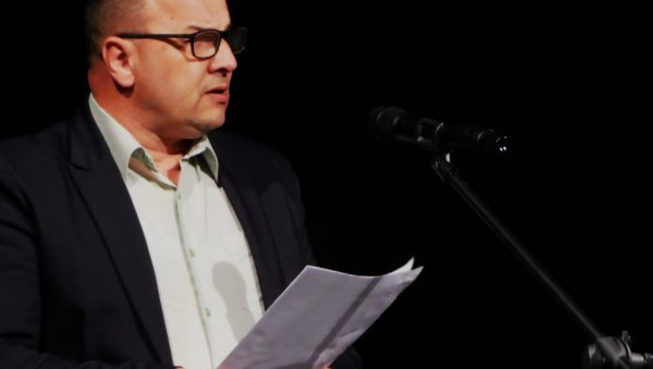 КОМЕМОРАТИВНЕ СВЕЧАНОСТИ НА ПАРТИЗАНСКОМ ГРОБЉУ И У ВУКОВОМ ДОМУ КУЛТУРЕ Лозница не заборавља ослободиоце КОМЕМОРАТИВНЕ СВЕЧАНОСТИ НА ПАРТИЗАНСКОМ ГРОБЉУ И У ВУКОВОМ ДОМУ КУЛТУРЕ Лозница не заборавља ослободиоце