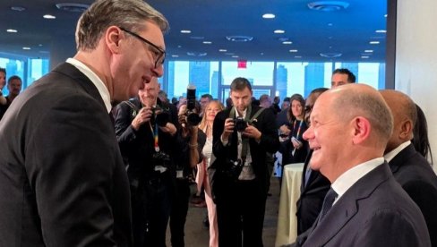 VUČIĆ SE SUSREO SA ŠOLCOM I BERBOKOVOM: Predsednik na prijemu koji su organizovali nemački kancelar i predsednik Namibije VUČIĆ SE SUSREO SA ŠOLCOM I BERBOKOVOM: Predsednik na prijemu koji su organizovali nemački kancelar i predsednik Namibije