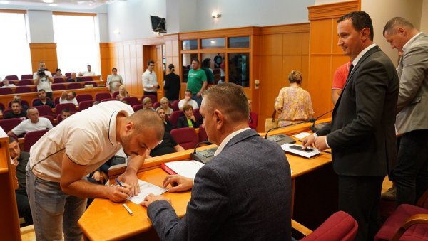 МАХОМ ПОКРЕЋУ ВЛАСТИТЕ БИЗНИСЕ: Велико интересовање грађана Требиња за бесповратна средствa за самозапошљавање МАХОМ ПОКРЕЋУ ВЛАСТИТЕ БИЗНИСЕ: Велико интересовање грађана Требиња за бесповратна средствa за самозапошљавање