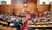 НА ДНЕВНОМ РЕДУ 46 ТАЧАКА: Почела ванредна седница Скупштине Србије (ВИДЕО)