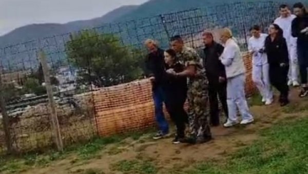 МОГУ ЛИ ЈА СА ВАМА?: Мирјана сахранила троје деце и мужа - Данијел и малишани почивају заједно (ВИДЕО) МОГУ ЛИ ЈА СА ВАМА?: Мирјана сахранила троје деце и мужа - Данијел и малишани почивају заједно (ВИДЕО)