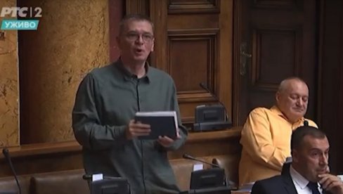 DA LI OVAKO TREBA DA SE PONAŠA NARODNI POSLANIK: Pogledajte momenat kada Ćuta besni i baca poslovnik (VIDEO) DA LI OVAKO TREBA DA SE PONAŠA NARODNI POSLANIK: Pogledajte momenat kada Ćuta besni i baca poslovnik (VIDEO)